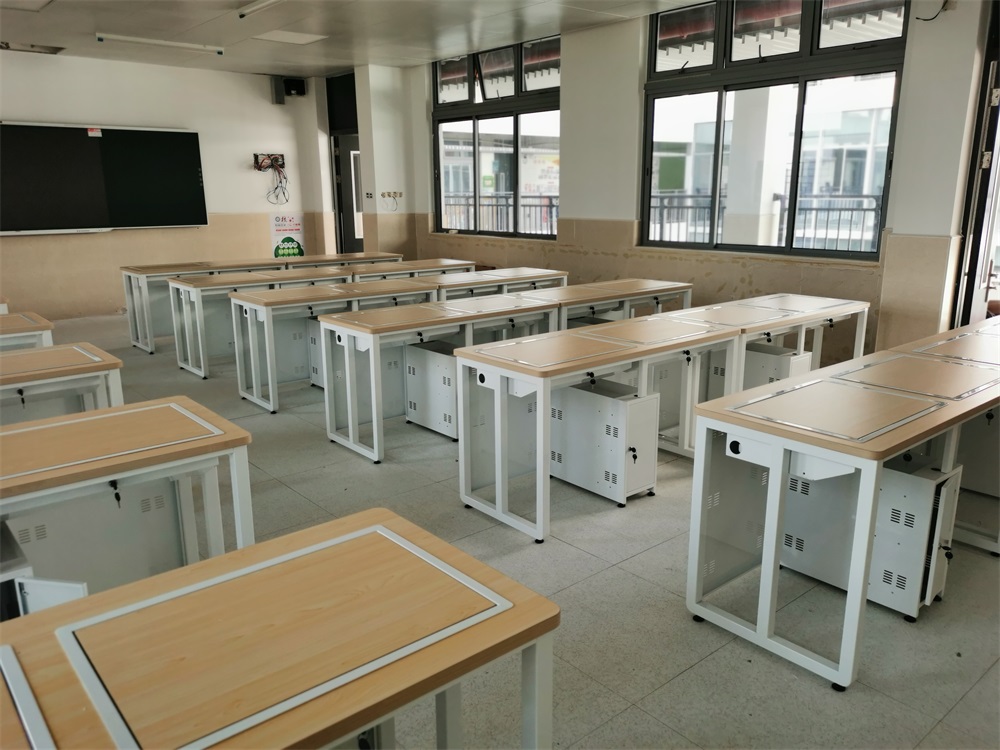 深圳龙岗区麓城外国语小学翻转桌多媒体教室