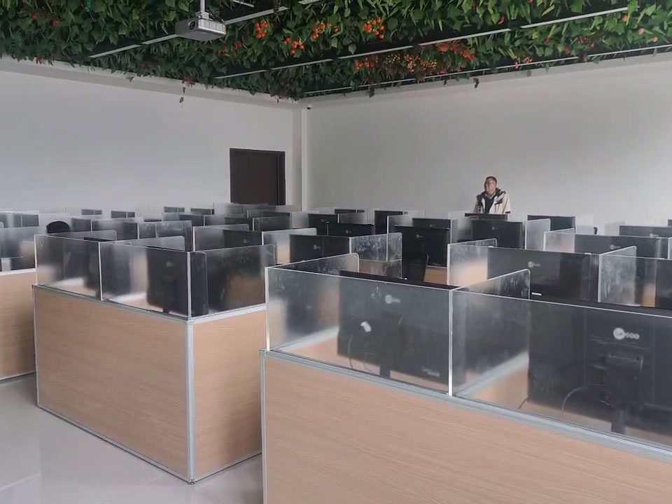 湘钢培训中心（224个位，4间升降屏风计算机教室）