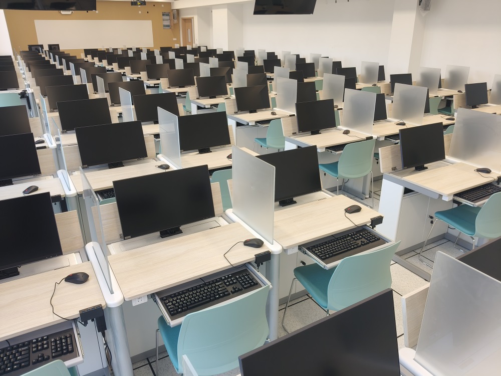 上海交通大学医学院（382个位，4间升降屏风计算机教室）