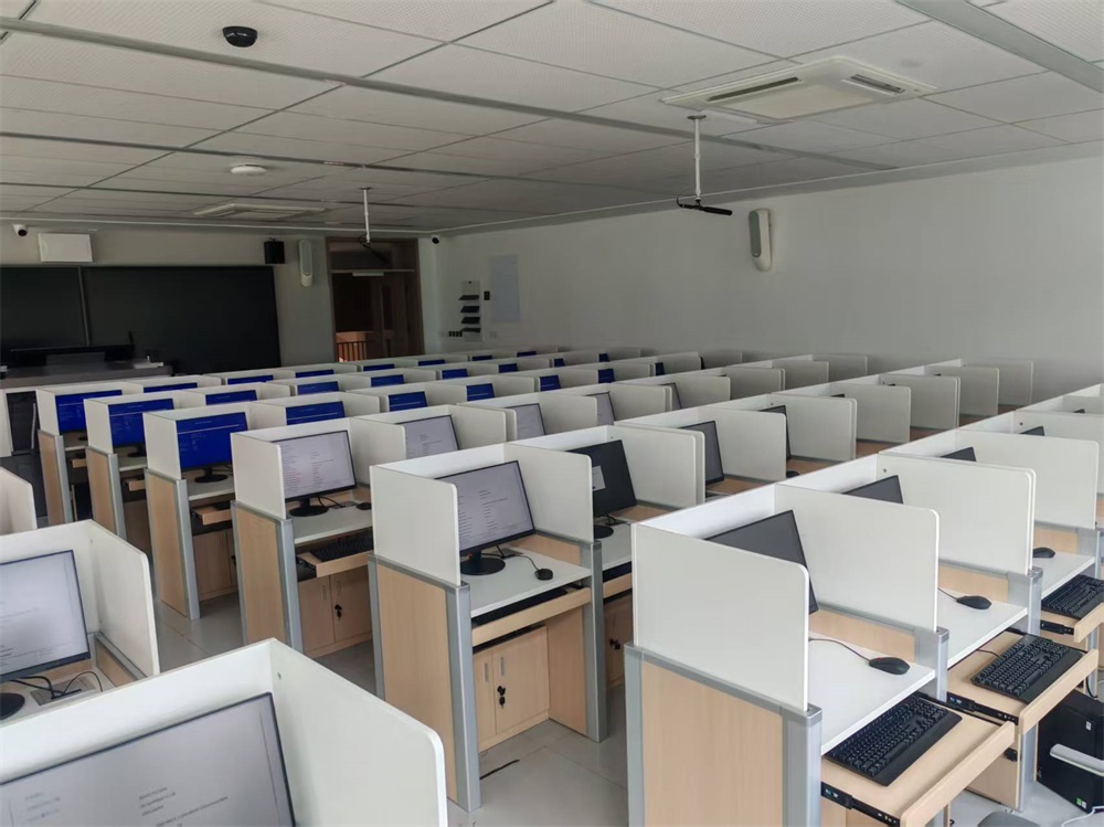 浙江省湖州学院（1018个位，13间升降屏风交互式机房）