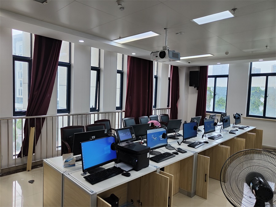 安徽霍邱县政务服务中心升降屏风评标室改造