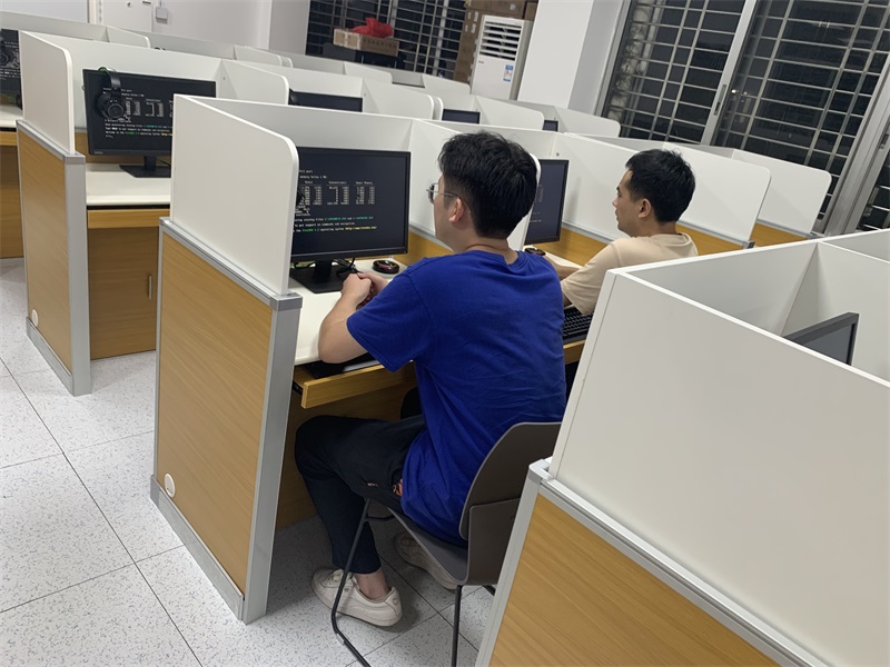 梅州市兴宁中学升降屏风计算机教室